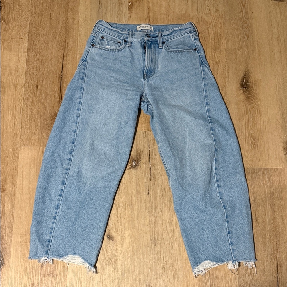 Abercrombie & Fitch Mid Rise Barrel Jean 25 Short